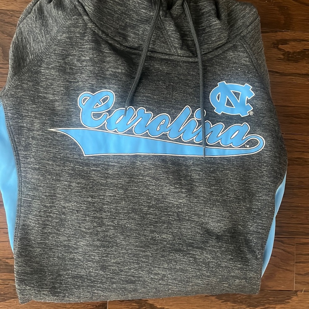 Colosseum UNC sweatshirt size M